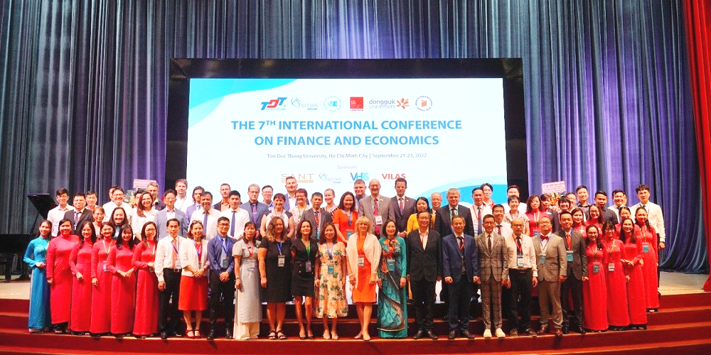 Guests and the Organizing Committee of the Conference in the memorable photo.