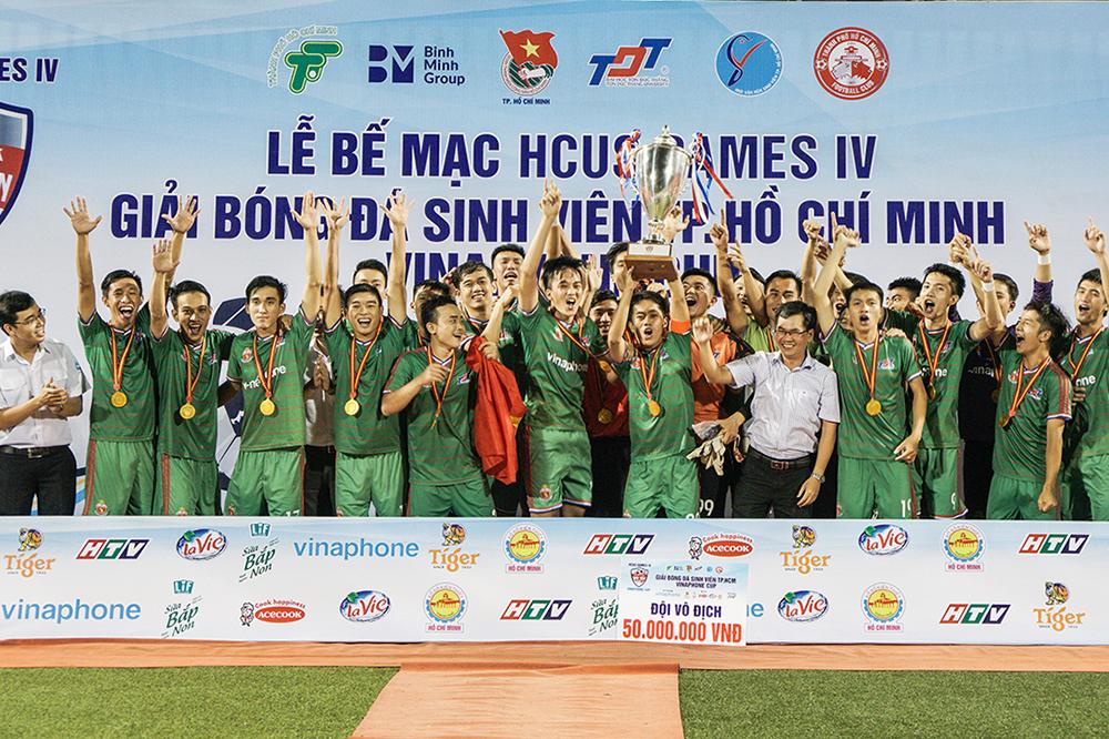 TDTU Footbal Team won the City Student Football Championship in the 2017-2018 academic year