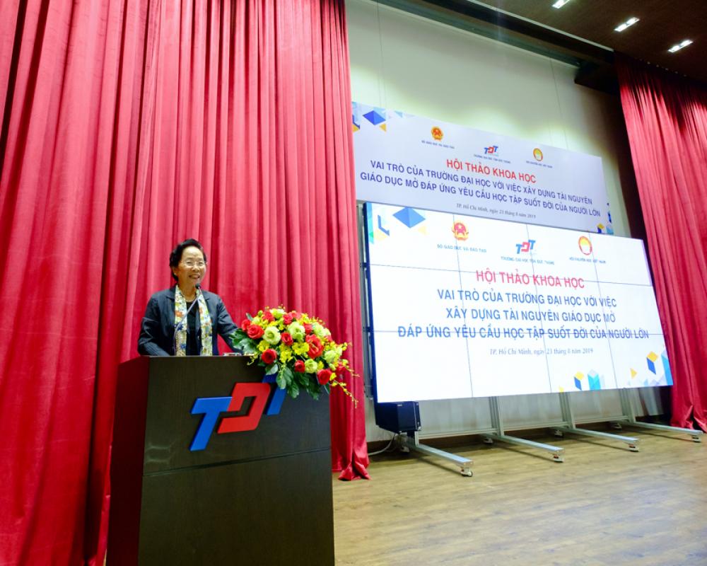 GS.TS Nguyễn Thị Doan, Chủ tịch Hội khuyến học Việt Nam phát biểu khai mạc Hội thảo