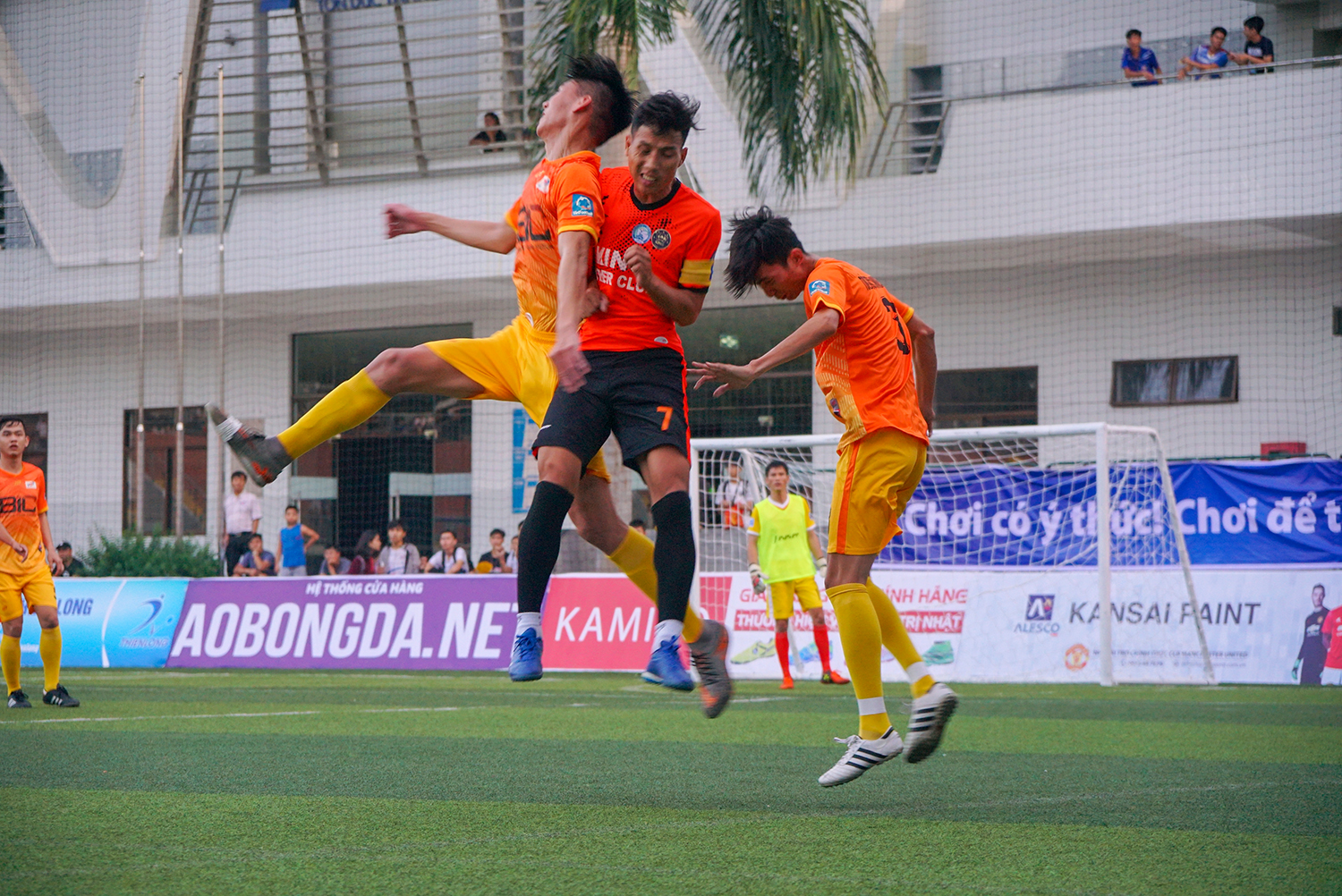 A dramatic opening match between TDTU team and Dong Nai University  