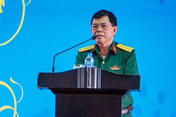 Đại tá Nguyễn Tiến Lộc, Giám đốc trung tâm giáo dục quốc phòng và an ninh  phát biểu giao nhiệm vụ cho TĐTV TDTU