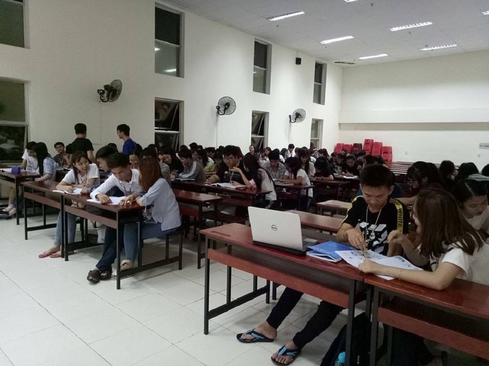 Vietnamese language extra class for Laotian students