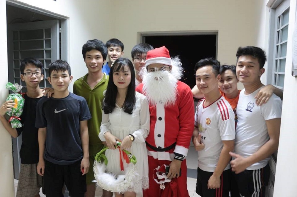 Santa Claus and Snow princess taking picture with students