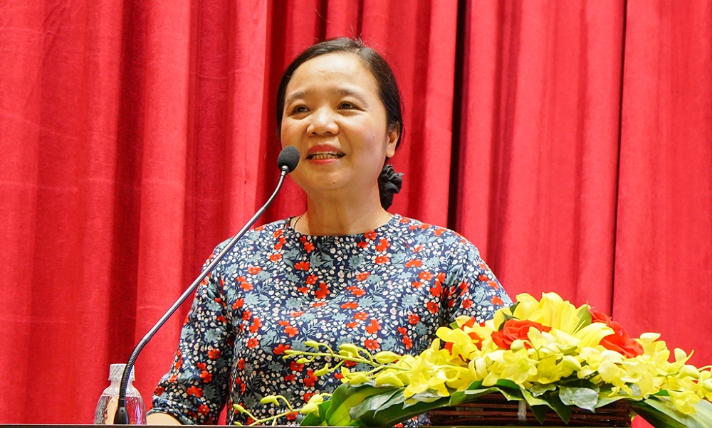 Ms. Vũ Dương Thúy Ngà (PhD), Director of Library Department, Ministry of Culture, Sports and Tourism is delivering her speech. 