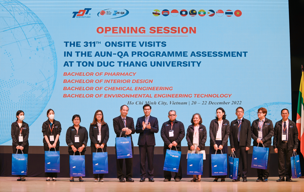 Ton Duc Thang University welcomes the AUN assessment delegation.
