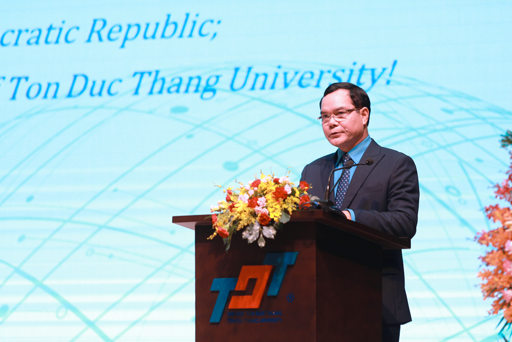 Mr. Nguyen Dinh Khang delivering a speech …