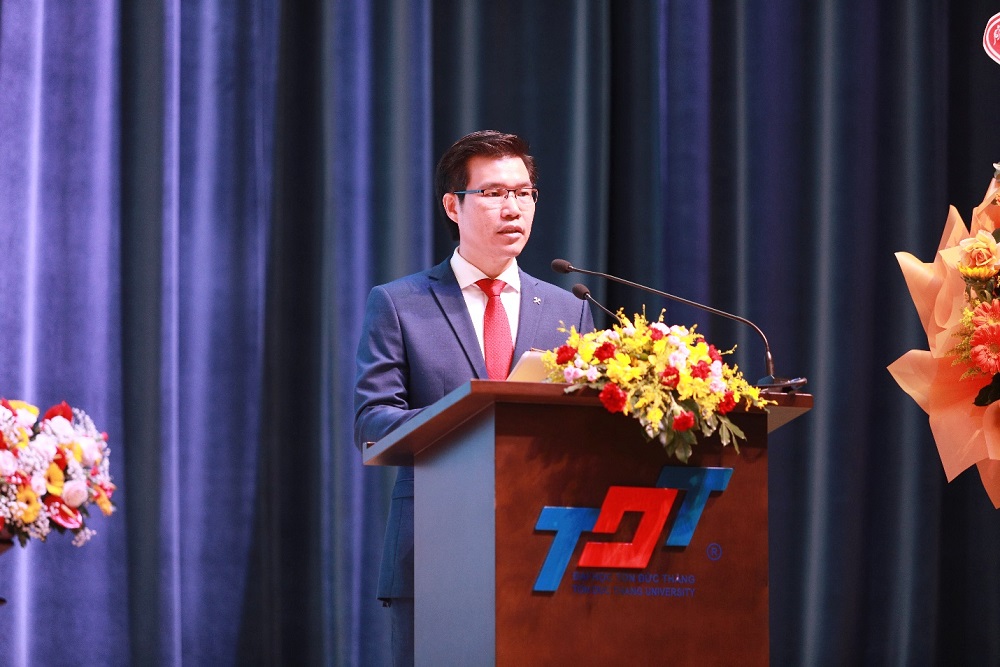 Dr. Tran Trong Dao - Acting President reporting the summary of 25 years of construction and development.