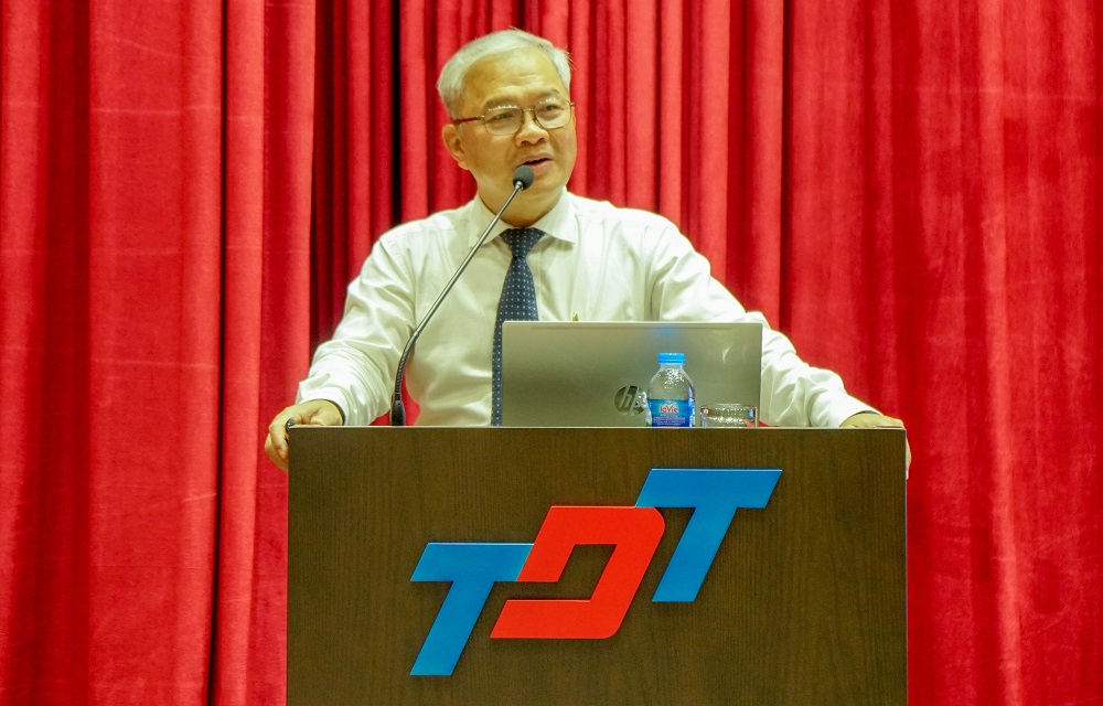 ThS. Hà Trung Thành, giảng viên Học viện Cán bộ TP. Hồ Chí Minh báo cáo Nghị quyết Đảng bộ Thành phố nhiệm kỳ 2020-2025.