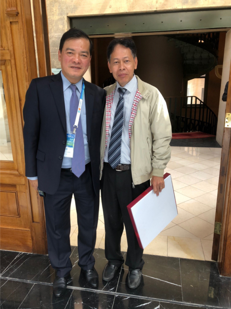 Dr. Nguyen Duc Hiep (right)