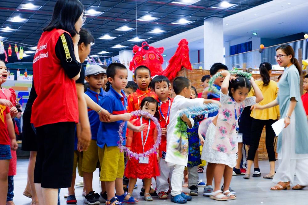 The children having fun at the game booths of the Festival