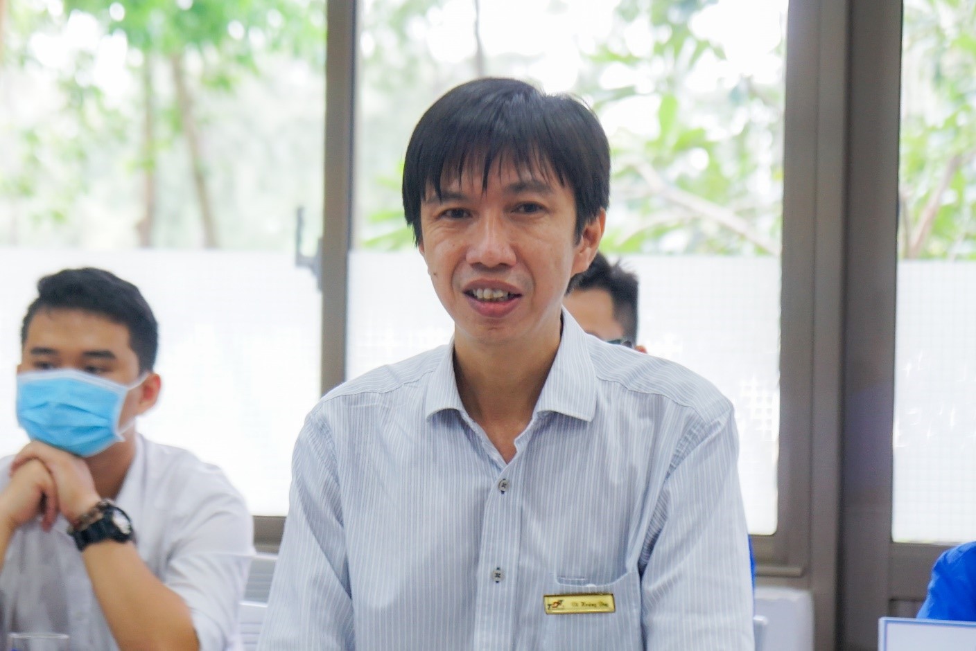 TS. Võ Hoàng Duy, Phó bí thư Đảng ủy, Giám đốc Trung tâm hợp tác doanh nghiệp và cựu sinh viên phát biểu tại buổi làm việc.