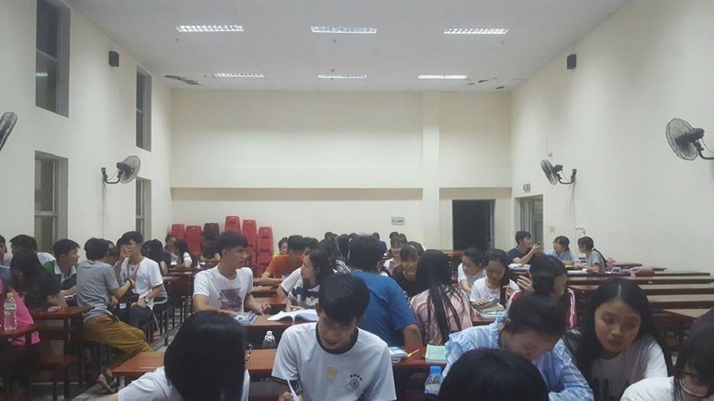 The Vietnamese language extra class for Laotian students