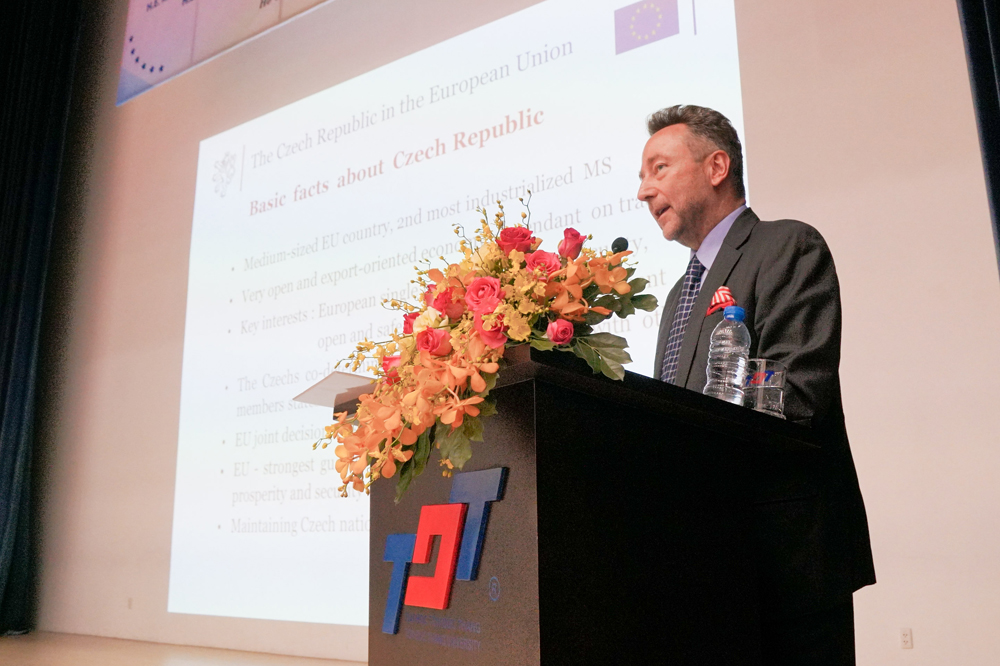 Ngài Vítězslav Grepl, Đại sứ đặc mệnh toàn quyền Cộng hòa Séc tại Việt Nam giới thiệu về đất nước, con người cũng như cơ hội du học, làm việc ở Cộng hòa Séc