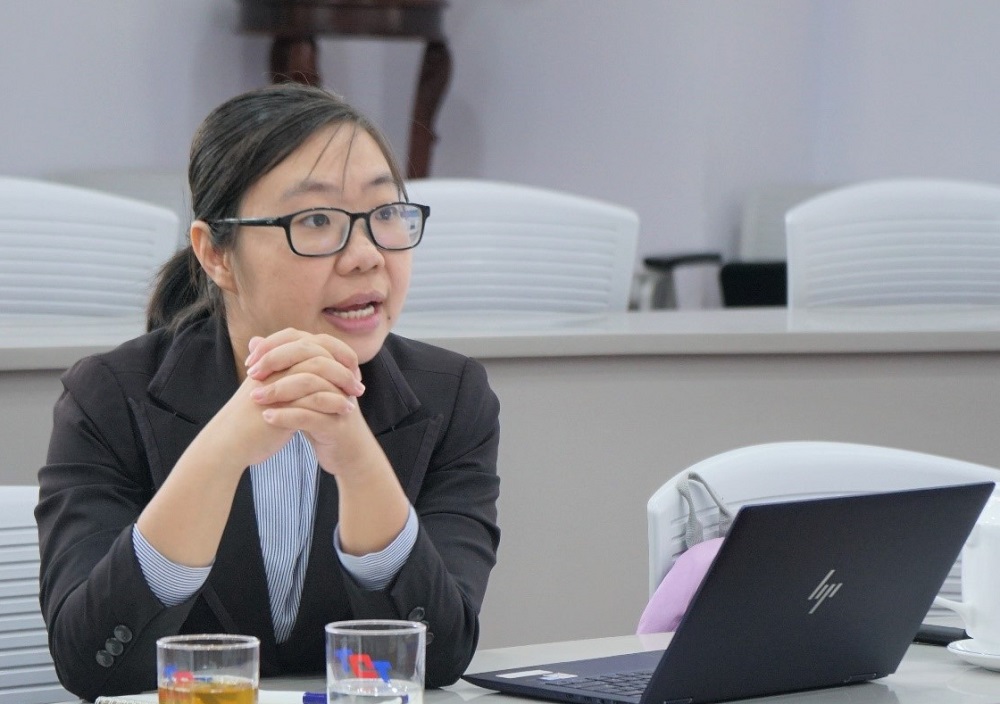 Bà Bành Phạm Ngọc Vân, Giám đốc thị trường Việt Nam thuộc ENZ trình bày về kế hoạch thành lập Trung tâm giáo dục New Zealand tại TDTU