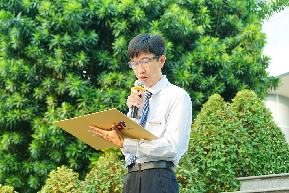 TS. Võ Hoàng Duy, Phó bí thư phụ trách Đảng ủy TDTU ôn lại cuộc đời và sự nghiệp của Chủ tịch Tôn Đức Thắng.  