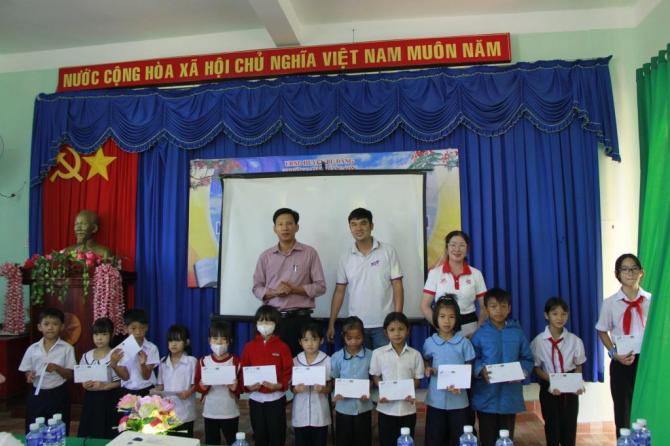 tiep suc den truong