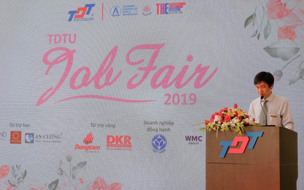 Dr. Võ Hoàng Duy delivering the opening speech