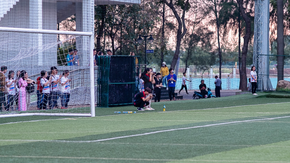 TDTU students have cameras, smart-phone ready to record the Team