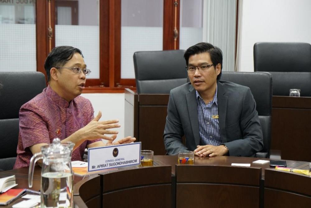 TS. Trần Trọng Đạo và ông Apirat Sugondhabhirom trao đổi những nội dung hợp tác