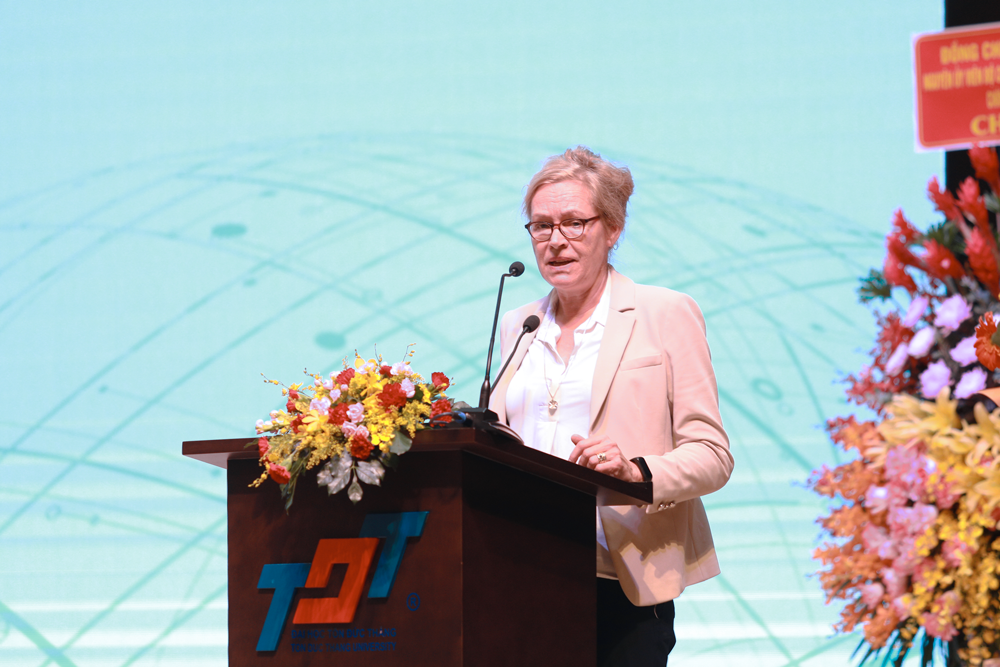 Representatives of staff, alumni and international partners giving congratulatory speeches.