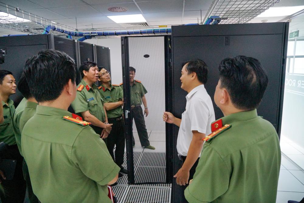 … và Trung tâm điện toán (Computing center)