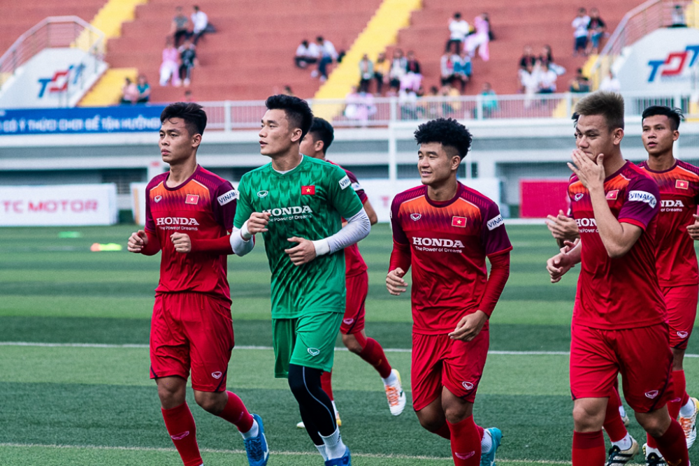 The goalkeeper Bui Tien Dung and the striker Ha Duc Chinh