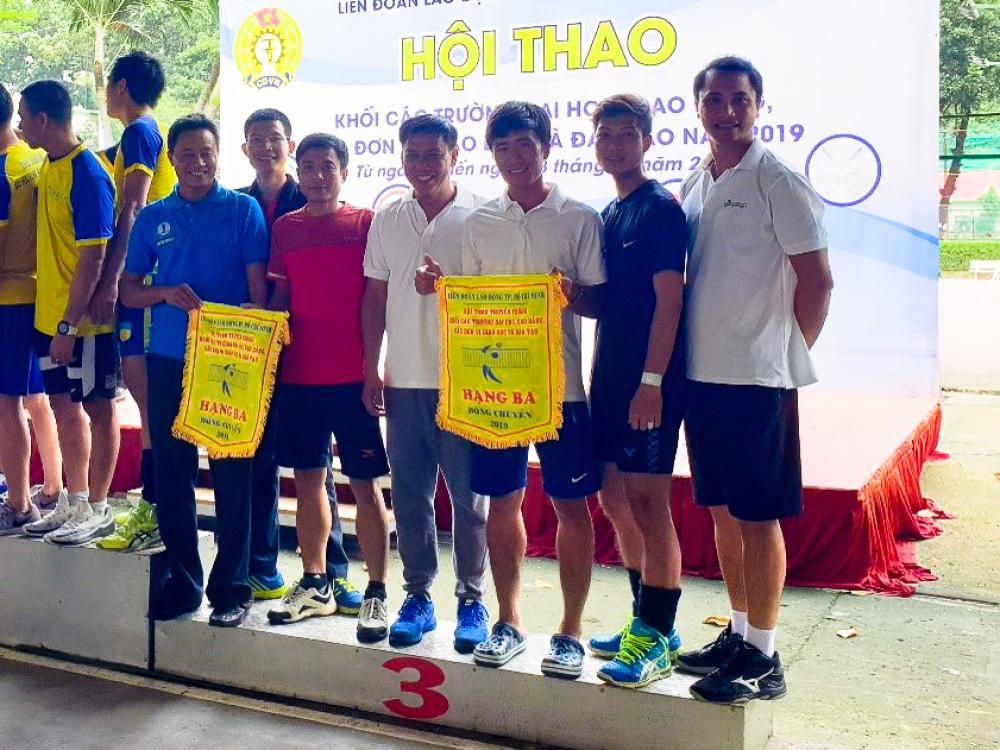 Đội bóng chuyền nam TDTU đoạt Giải ba