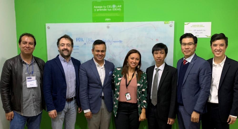 Đại diện TDTU trao đổi khả năng hợp tác với Đại học Corporación Unificada Nacional