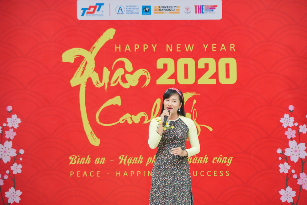 … và hát chúc nhau nhân Mùa Xuân