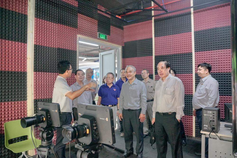 … Phòng Studio của Thư viên truyền cảm hứng...