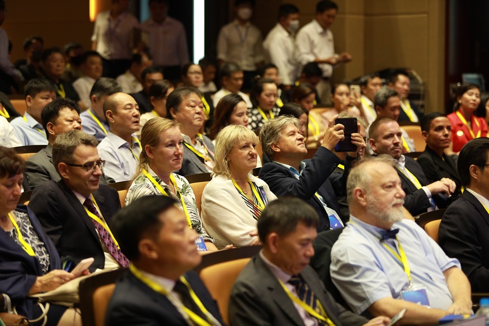 Đại biểu tham dự diễn đàn.