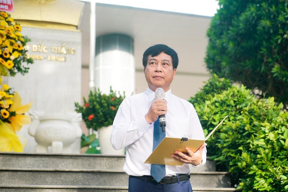 TS. Vũ Anh Đức ôn lại một số nét chính về cuộc đời và sự nghiệp của Bác Tôn.