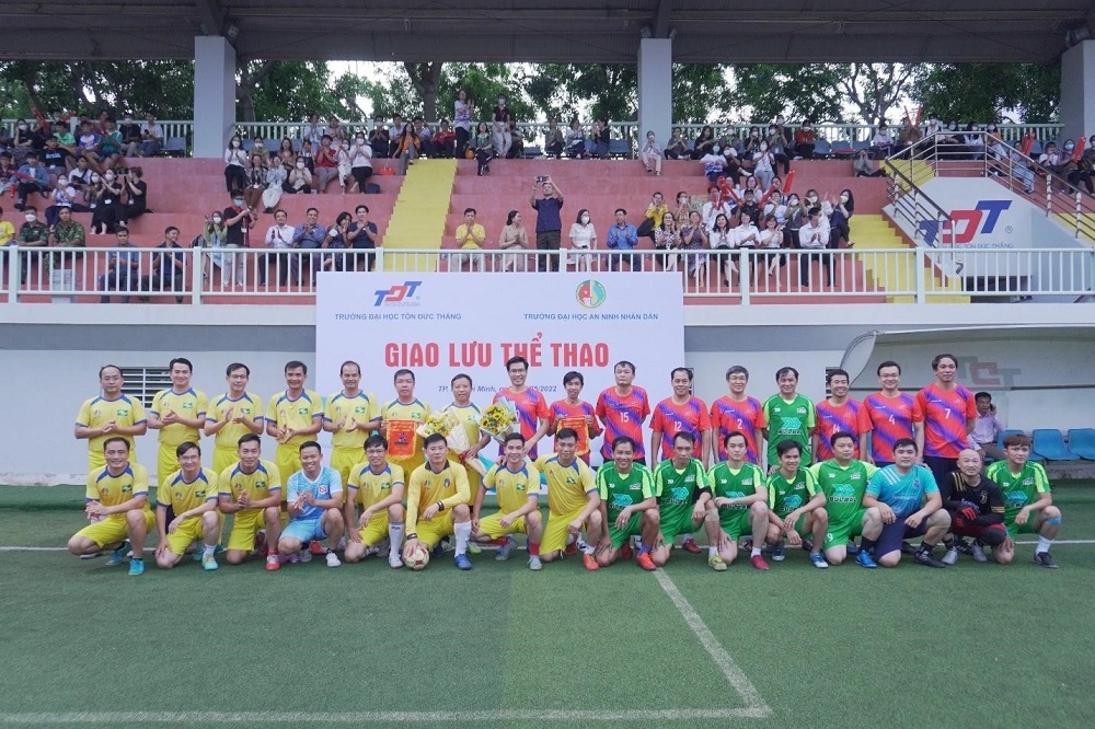 Hai trường đã có chương trình giao lưu thể thao tại sân vận động TDTU.