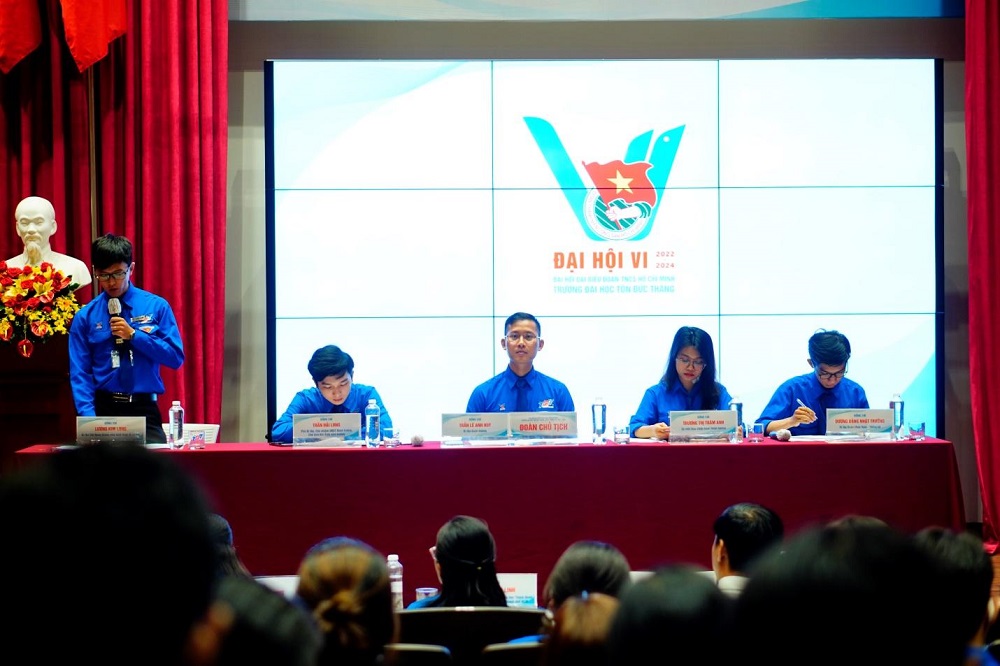 Đoàn chủ tịch điều hành Đại hội.