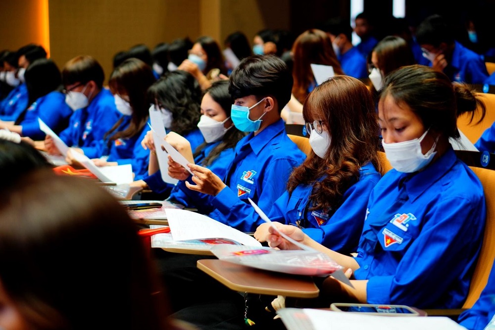 Đại biểu tập trung thảo luận nghị quyết Đại hội.