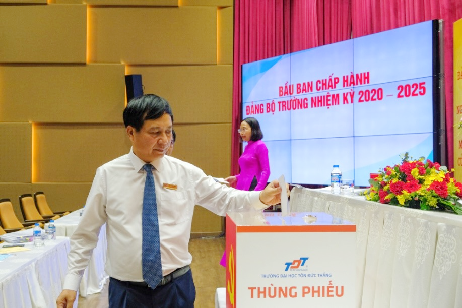Bỏ phiếu bầu Ban chấp hành Nhiệm kỳ 2020-2025.