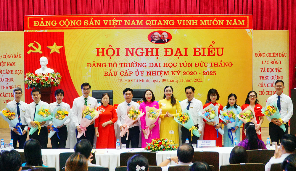 Ban chấp hành mới ra mắt Hội nghị.