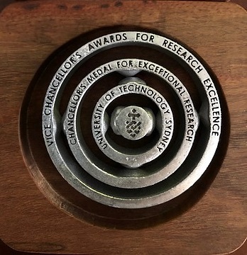 Huy chương Chancellor’s Medal for Exceptional Research