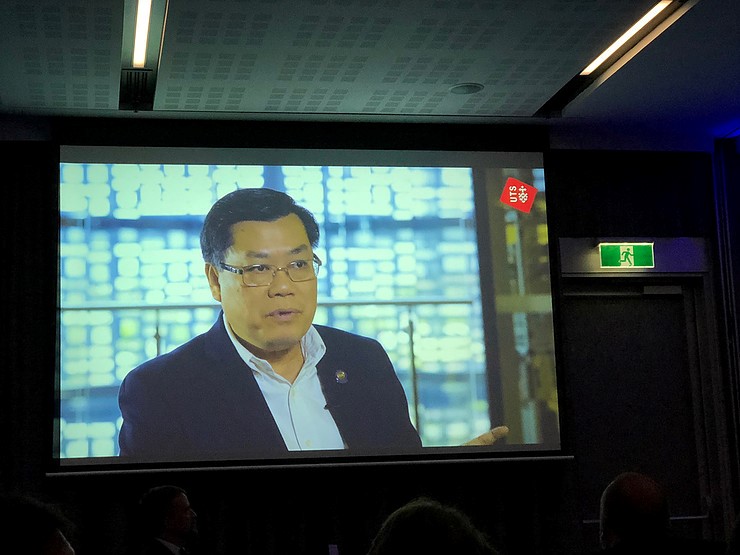 GS. Nguyễn Văn Tuấn trả lời phỏng vấn sau khi nhận Giải thưởng