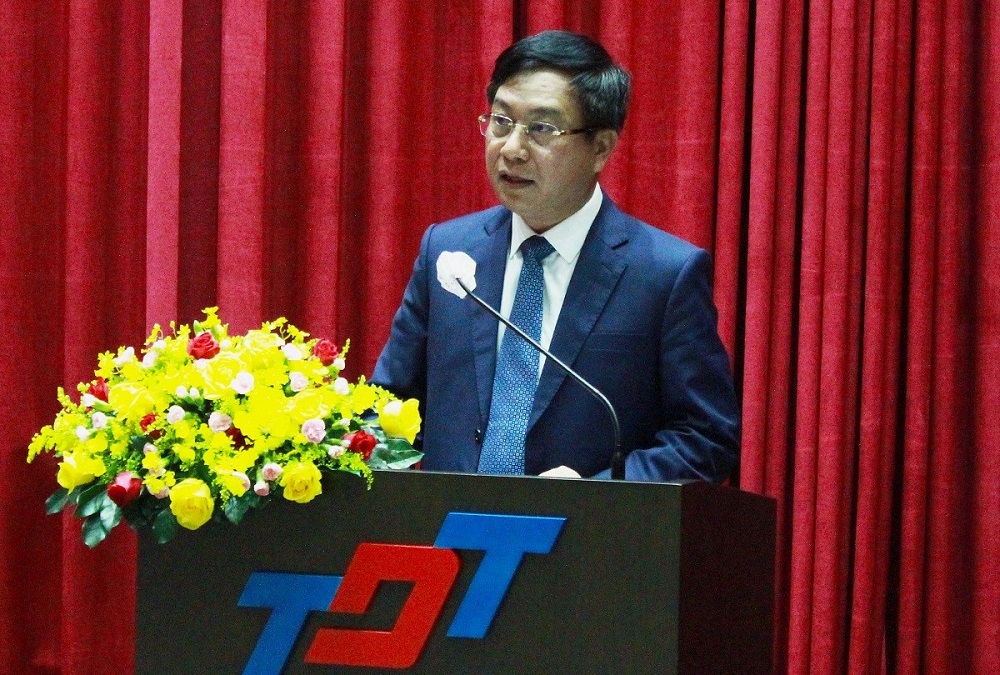 Dr. Vu Anh Duc delivering the speech to accept the appointment.