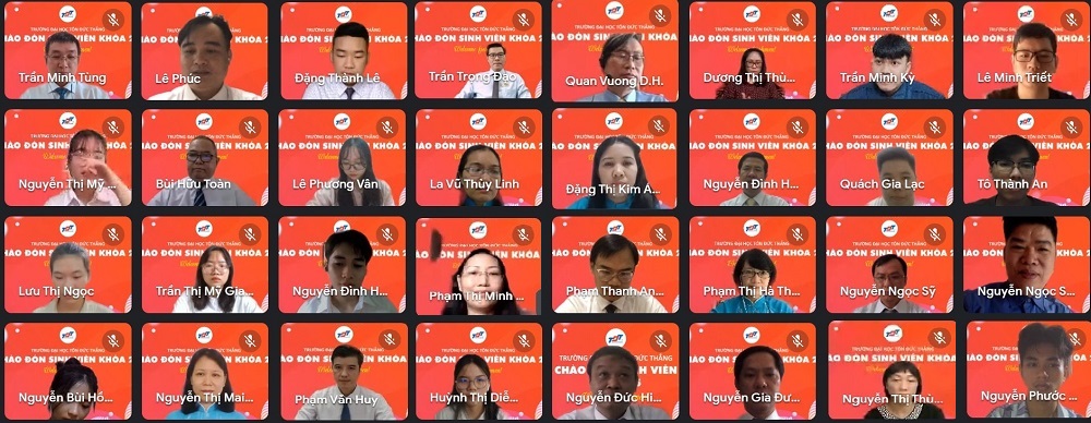 Các thầy cô và sinh viên Khóa 25 tại buổi gặp gỡ trực tuyến sáng ngày 9/10/2021.