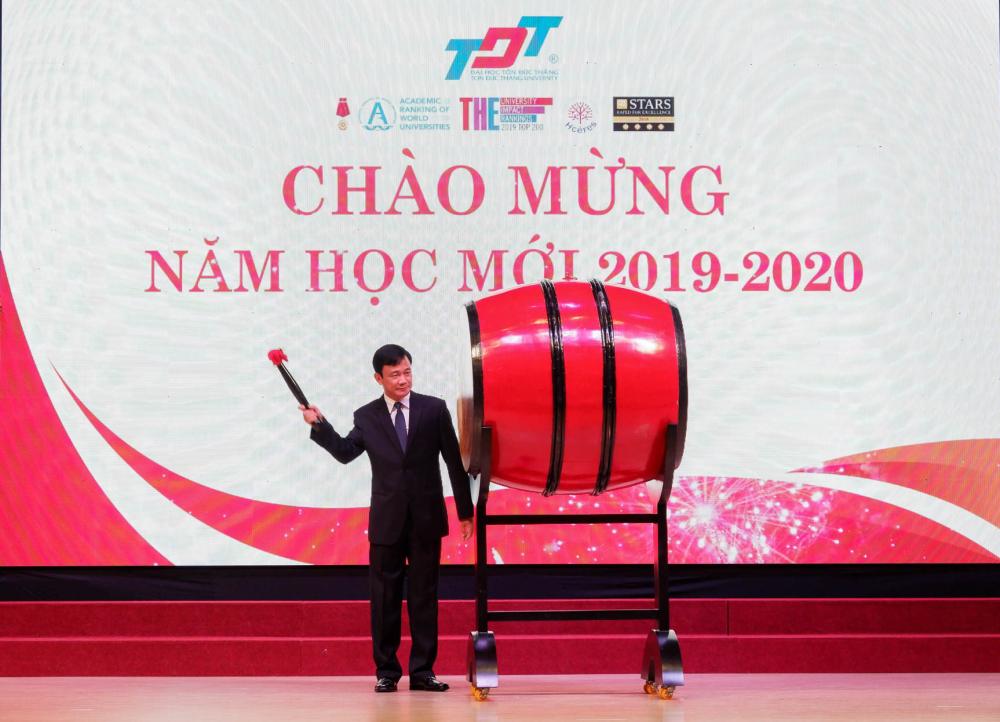 … và đánh trống Khai giảng năm học mới