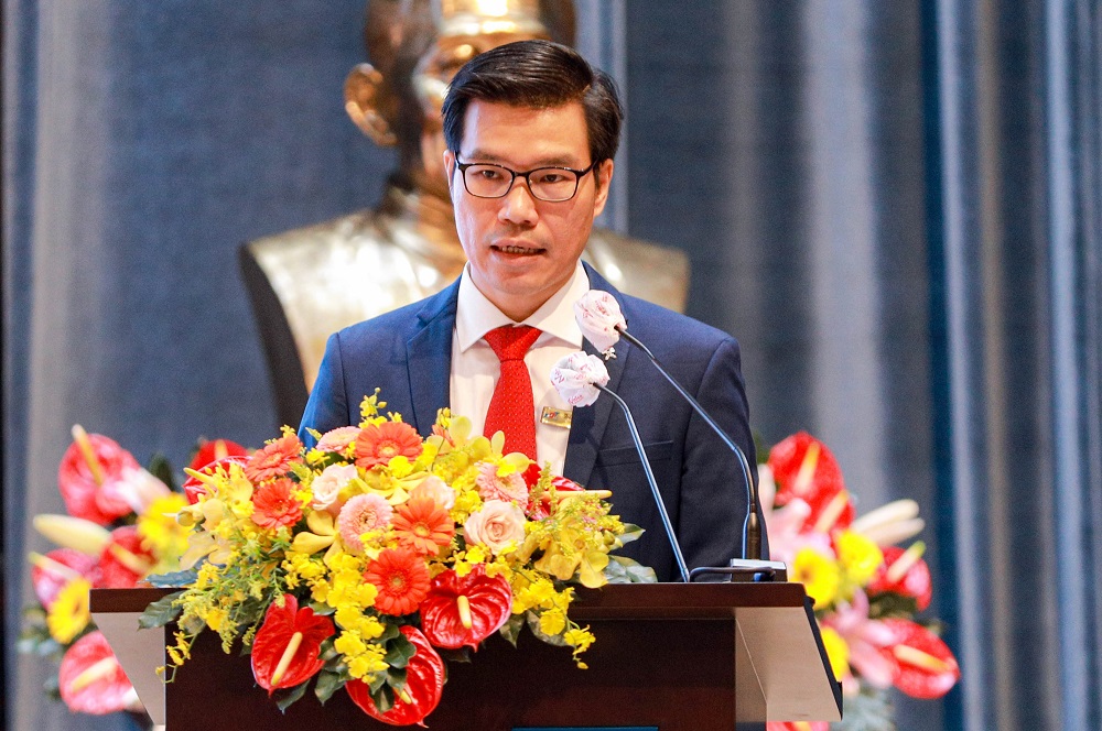 TS. Trần Trọng Đạo-Quyền Hiệu trưởng Đại học Tôn Đức Thắng báo cáo tổng kết năm học 2020-2021 và khai giảng năm học mới.