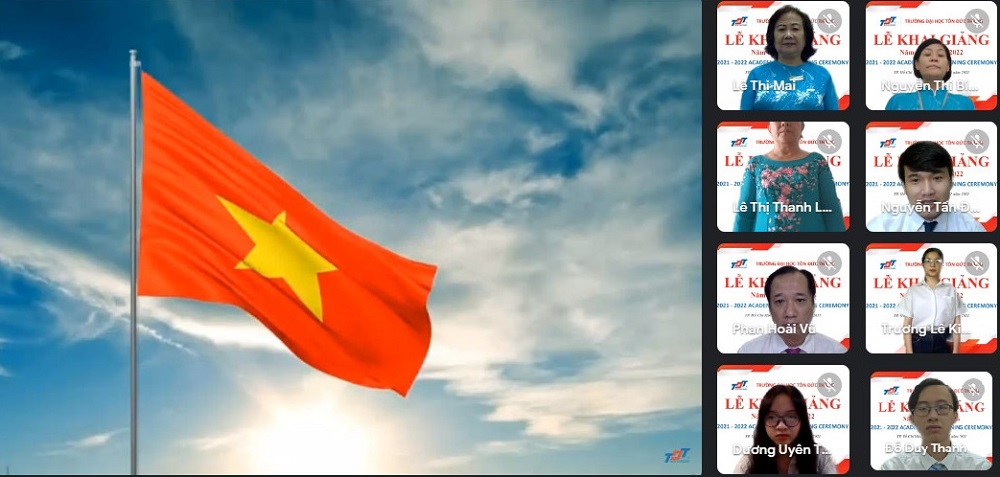 Thầy cô và sinh viên dự lễ Khai giảng năm học 2021-2022 qua kết nối trực tuyến.