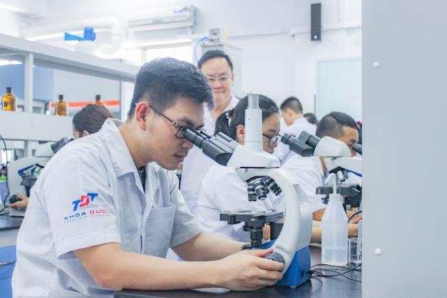 inh viên Khoa Dược, Trường đại học Tôn Đức Thắng.