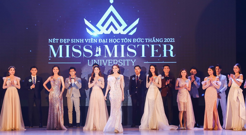 Gorgeous contestants in the evening gown competition