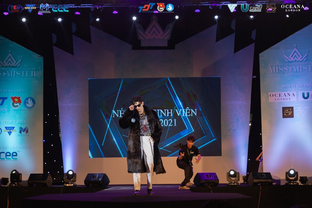 Phần thi trang phục 2