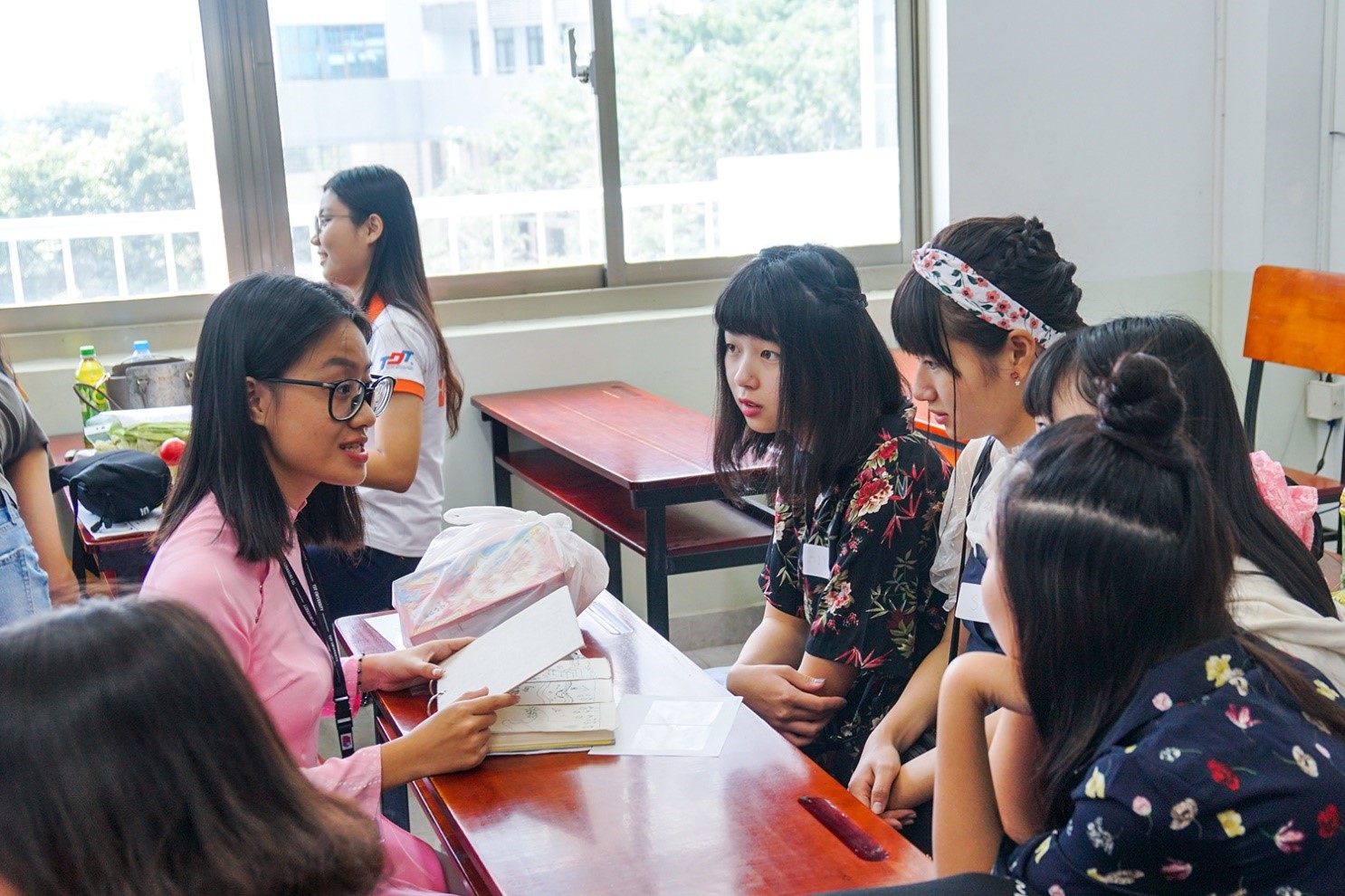 Những hoạt động giao lưu giữa Sinh viên TDTU và học sinh Trường Osaka Sakurazuka