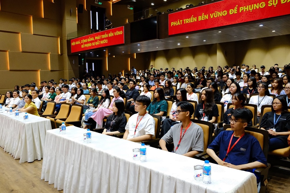 Sinh viên TDTU tham dự chương trình huấn luyện.