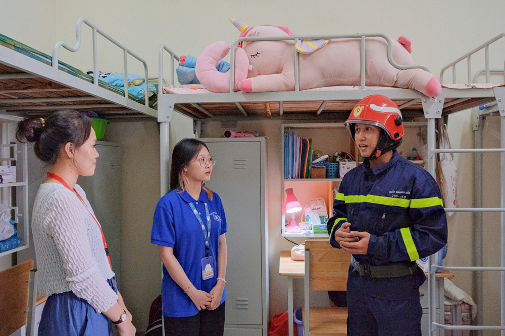 Nhà trường phối hợp với phòng Cảnh sát Phòng cháy, chữa cháy và Cứu nạn, cứu hộ - Công an TP. Hồ Chí Minh thực hiện chuyên đề Tiêu điểm 114.